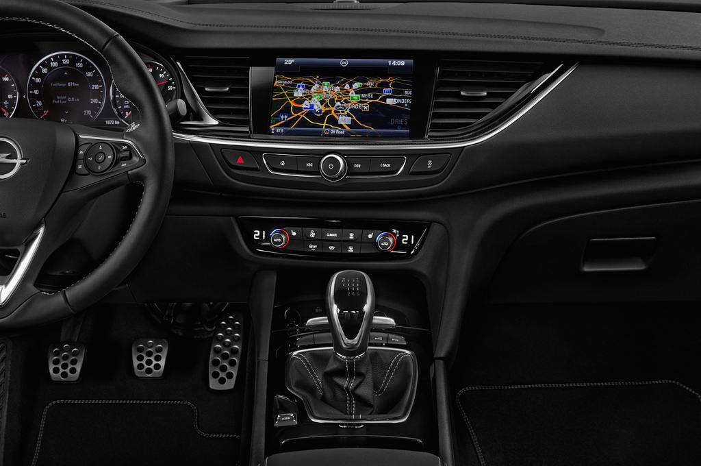 Opel Insignia Grand Sport (Baujahr 2017) Dynamic 5 Türen Mittelkonsole