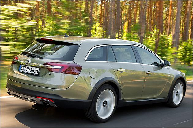 Der Insignia Country Tourer ist als Zweiliter-Diesel mit 163 oder 195 PS sowie als Zweiliter-Benziner mit 250 PS erhältlich