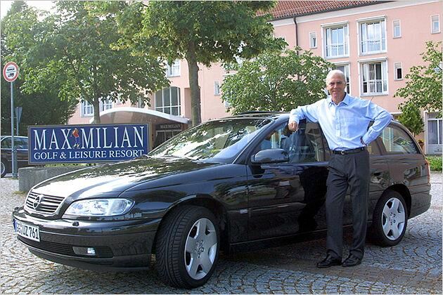Auch der Kaiser war einst Opel-Fahrer: Franz Beckenbauer mit seinem Omega