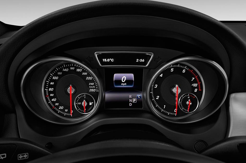 Mercedes GLA (Baujahr 2017) - 5 Türen Tacho und Fahrerinstrumente