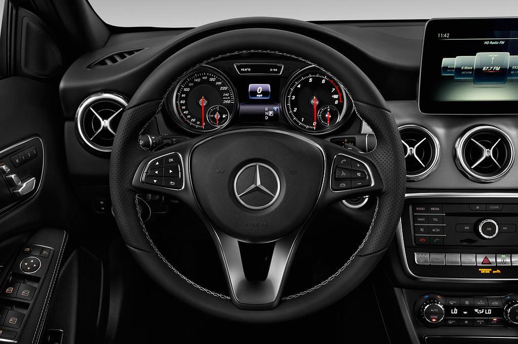 Mercedes GLA (Baujahr 2017) - 5 Türen Lenkrad
