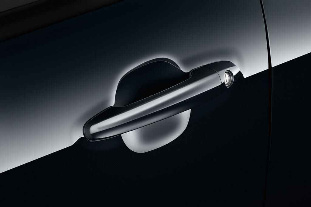 SsangYong Korando (Baujahr 2017) Quartz 5 Türen Türgriff