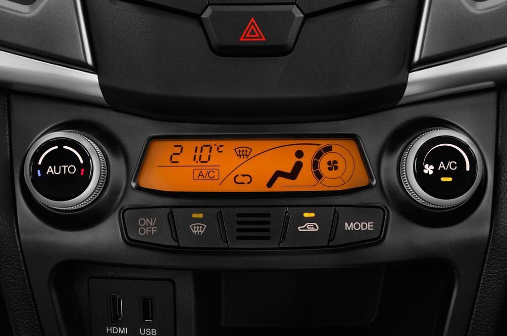 SsangYong Korando (Baujahr 2017) Quartz 5 Türen Temperatur und Klimaanlage