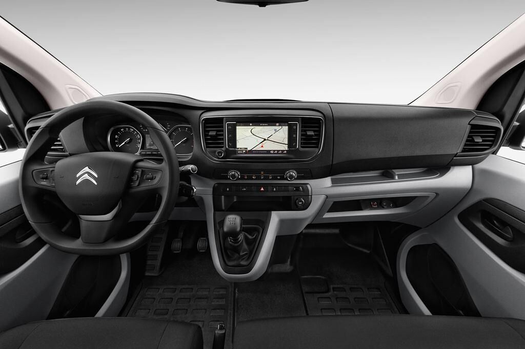 Citroen Jumpy (Baujahr 2017) Business 5 Türen Cockpit und Innenraum