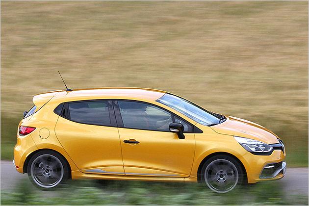 Die auffällige Perlmutt-Lackierung in Sirius-Gelb ist exklusiv dem R.S.-Modell vorbehalten