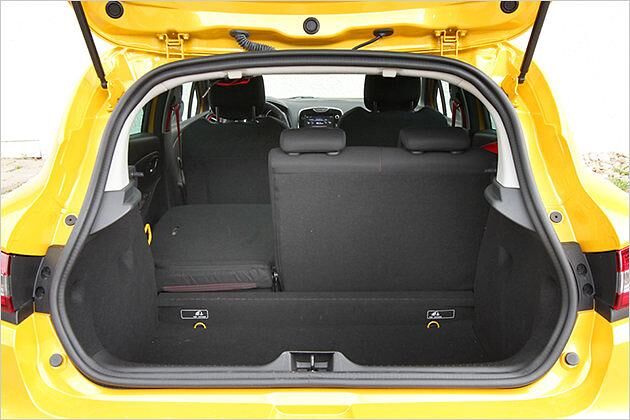 Die Rücksitzlehnen lassen sich im Verhältnis eins zu zwei umlegen