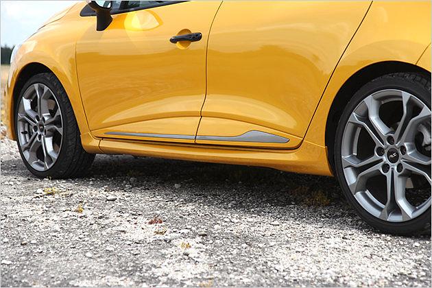 Prägnante Seitenschweller schärfen ebenfalls die Optik