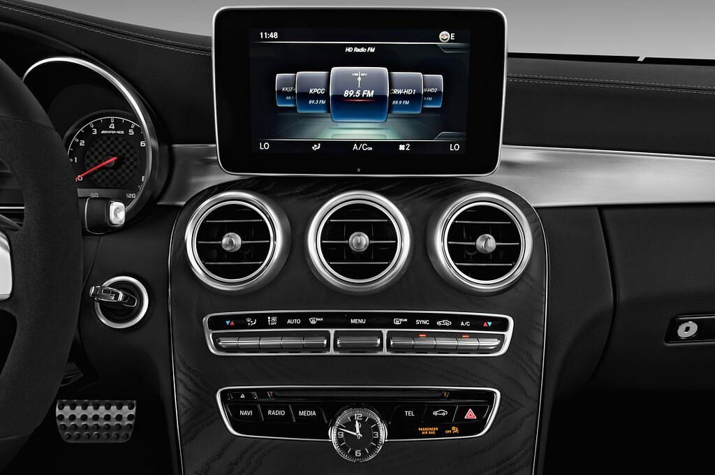 Mercedes C Class (Baujahr 2017) AMG C43 2 Türen Radio und Infotainmentsystem
