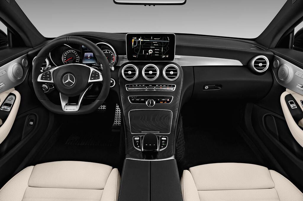 Mercedes C Class (Baujahr 2017) AMG C43 2 Türen Cockpit und Innenraum
