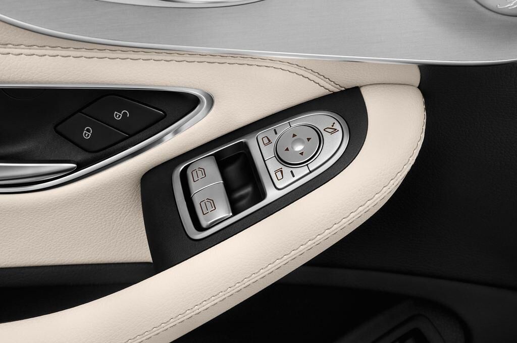 Mercedes C Class (Baujahr 2017) AMG C43 2 Türen Bedienungselemente Tür