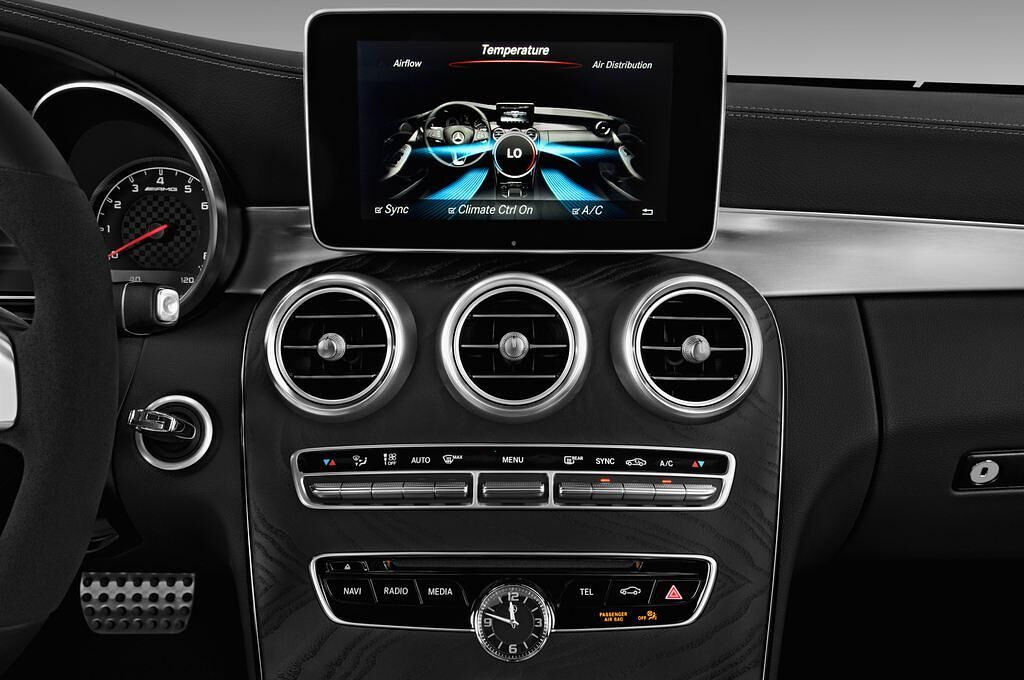 Mercedes C Class (Baujahr 2017) AMG C43 2 Türen Temperatur und Klimaanlage