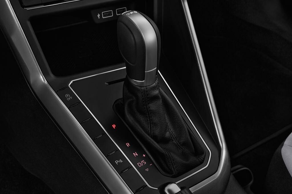 Volkswagen Polo (Baujahr 2018) Highline 5 Türen Schalthebel