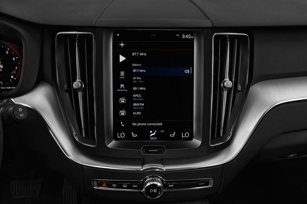 Volvo XC60 (Baujahr 2018) Momentum 5 Türen Radio und Infotainmentsystem