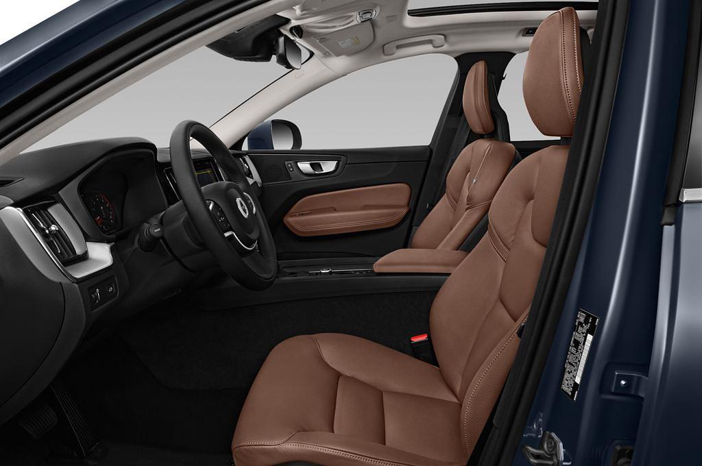 Volvo XC60 (Baujahr 2018) Momentum 5 Türen Vordersitze