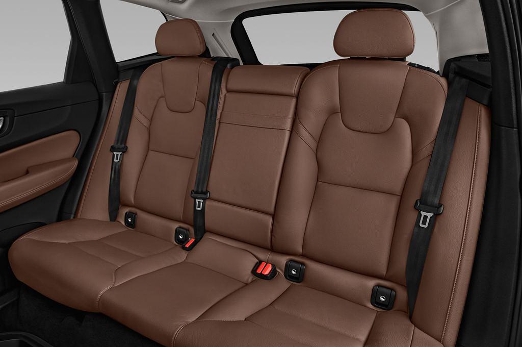Volvo XC60 (Baujahr 2018) Momentum 5 Türen Rücksitze