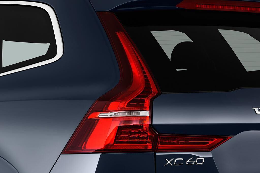Volvo XC60 (Baujahr 2018) Momentum 5 Türen Rücklicht