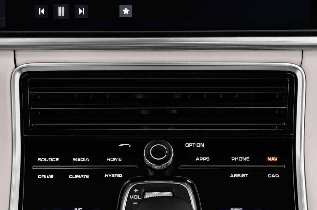 Porsche Panamera (Baujahr 2018) 4 E-Hybrid 4 Türen Lüftung