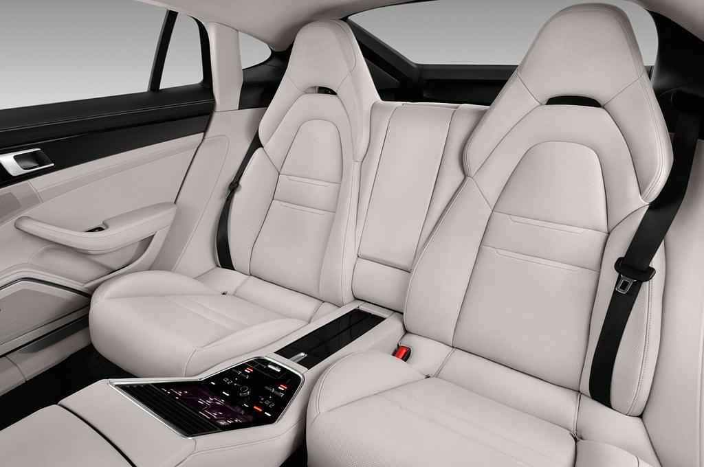 Porsche Panamera (Baujahr 2018) 4 E-Hybrid 4 Türen Rücksitze