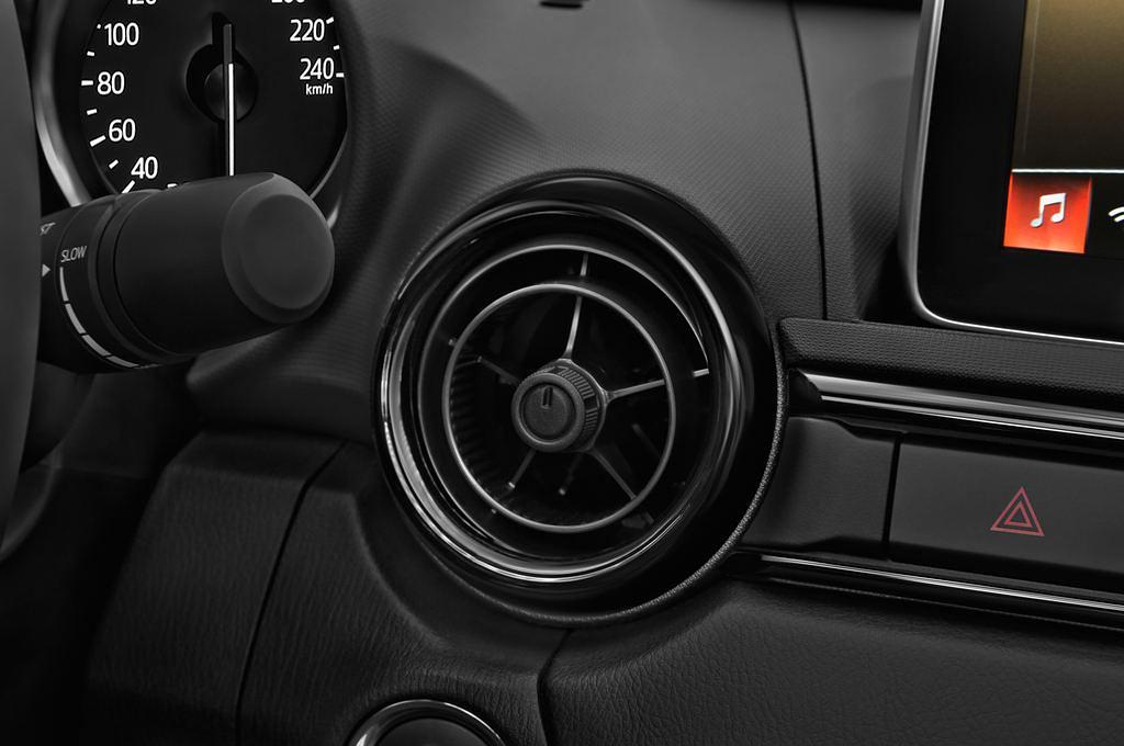 Mazda MX-5 RF (Baujahr 2017) Sports-Line 2 Türen Lüftung