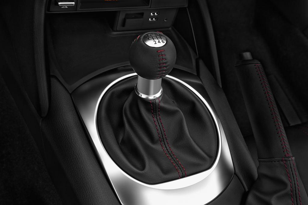 Mazda MX-5 RF (Baujahr 2017) Sports-Line 2 Türen Schalthebel