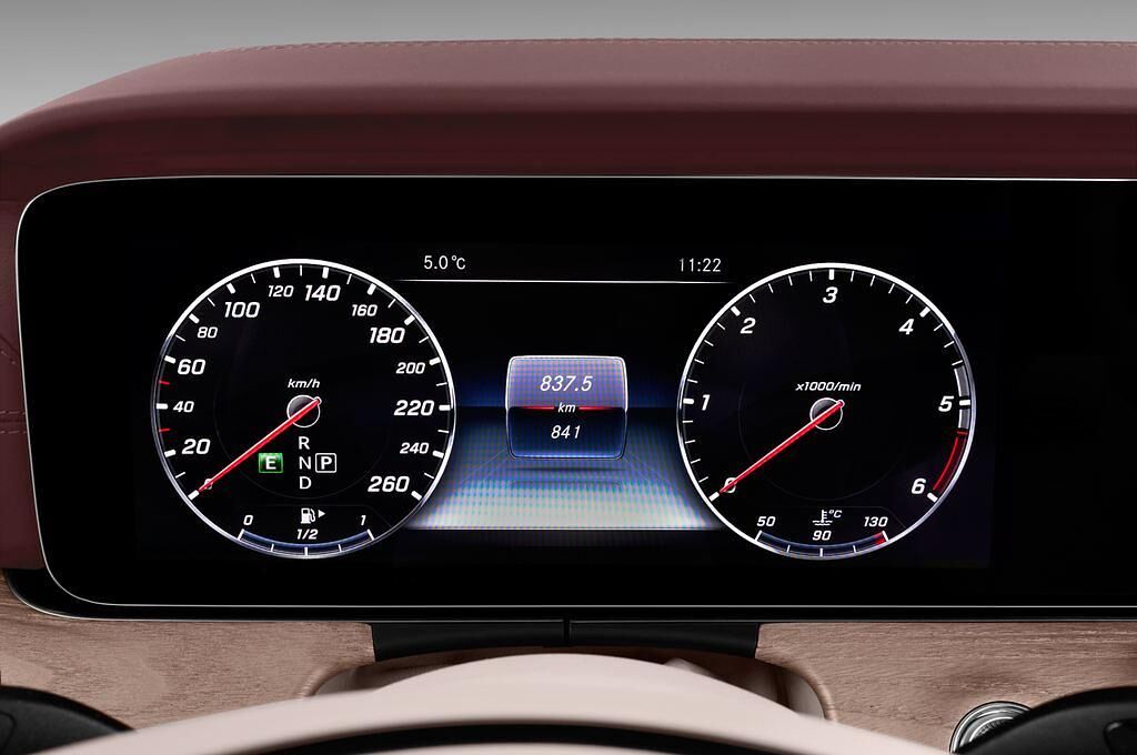 Mercedes E Class (Baujahr 2018) 25th Anniversary 2 Türen Tacho und Fahrerinstrumente