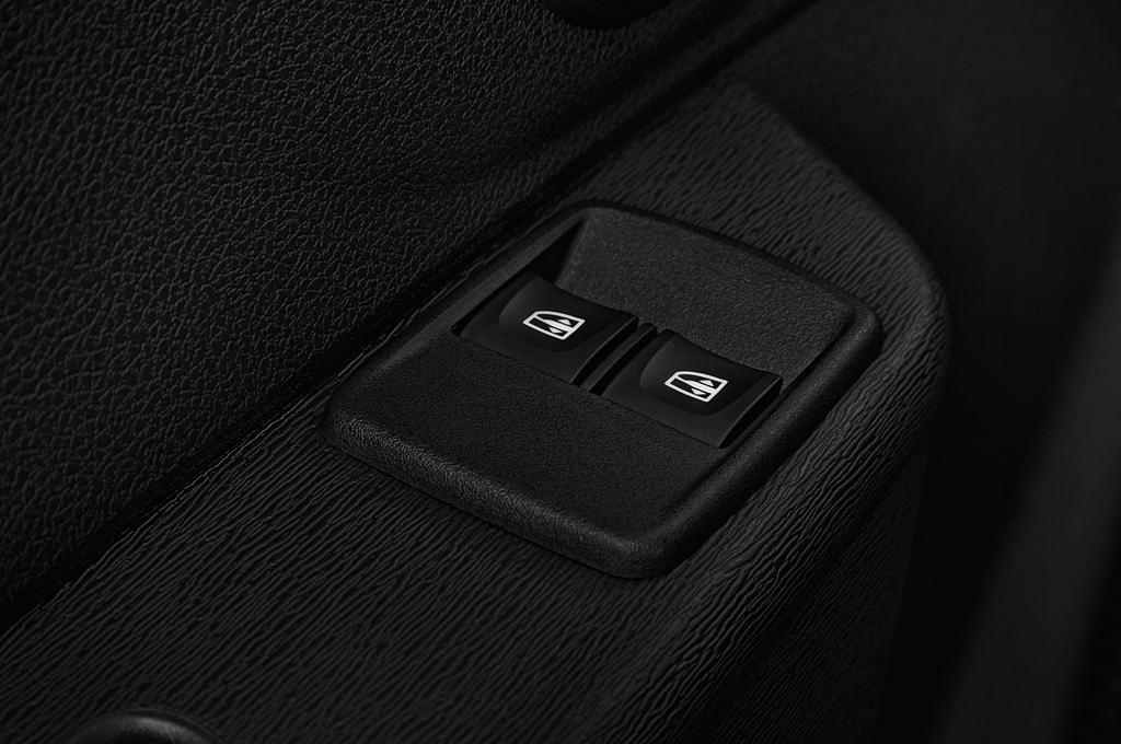 Dacia Dokker (Baujahr 2017) Stepway Celebration 5 Türen Bedienungselemente Tür