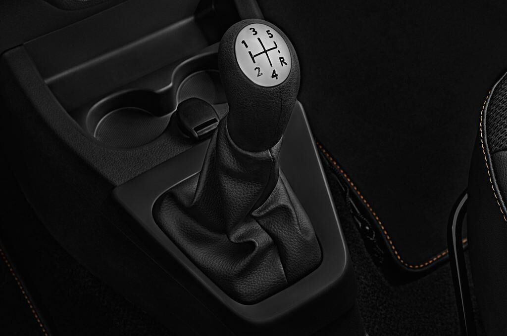 Dacia Dokker (Baujahr 2017) Stepway Celebration 5 Türen Schalthebel