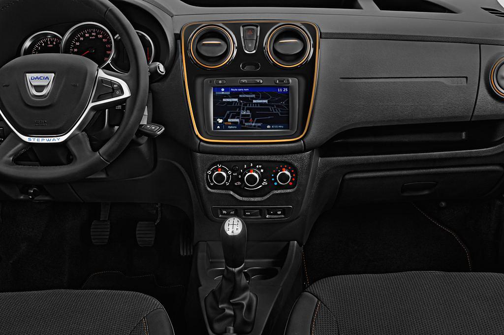 Dacia Dokker (Baujahr 2017) Stepway Celebration 5 Türen Mittelkonsole