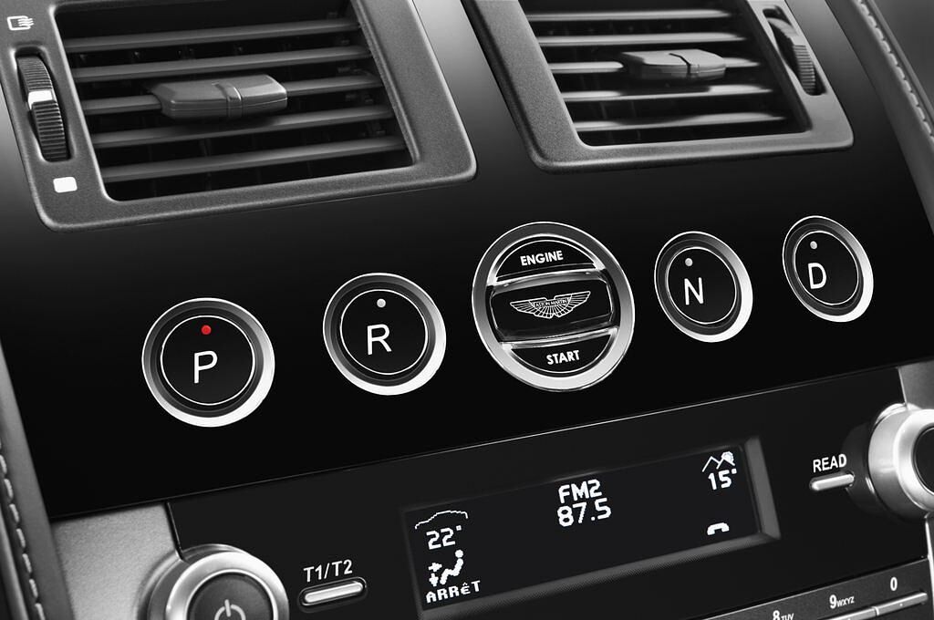 Aston Martin Virage (Baujahr 2012) - 2 Türen Schalthebel