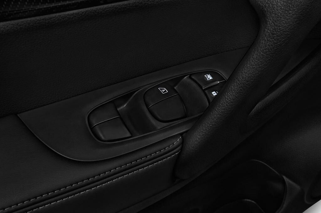 Nissan X-Trail (Baujahr 2018) Tekna 5 Türen Bedienungselemente Tür