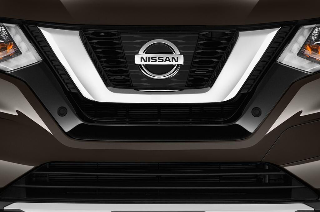 Nissan X-Trail (Baujahr 2018) Tekna 5 Türen Kühlergrill und Scheinwerfer
