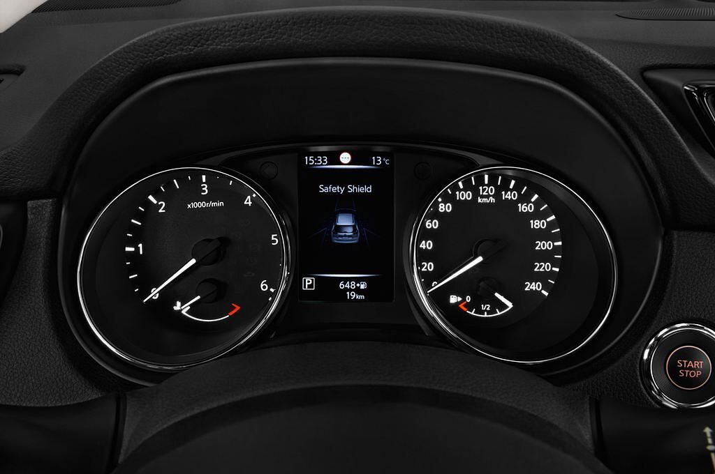 Nissan X-Trail (Baujahr 2018) Tekna 5 Türen Tacho und Fahrerinstrumente