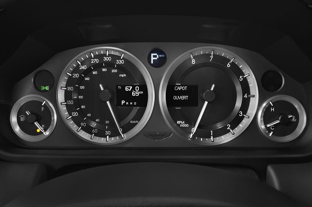 Aston Martin Virage (Baujahr 2012) - 2 Türen Tacho und Fahrerinstrumente