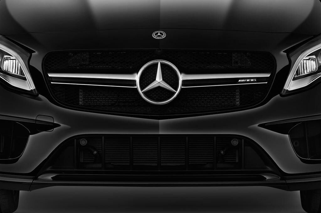 Mercedes GLA (Baujahr 2018) AMG 45 5 Türen Kühlergrill und Scheinwerfer
