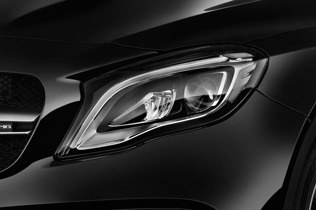 Mercedes GLA (Baujahr 2018) AMG 45 5 Türen Scheinwerfer