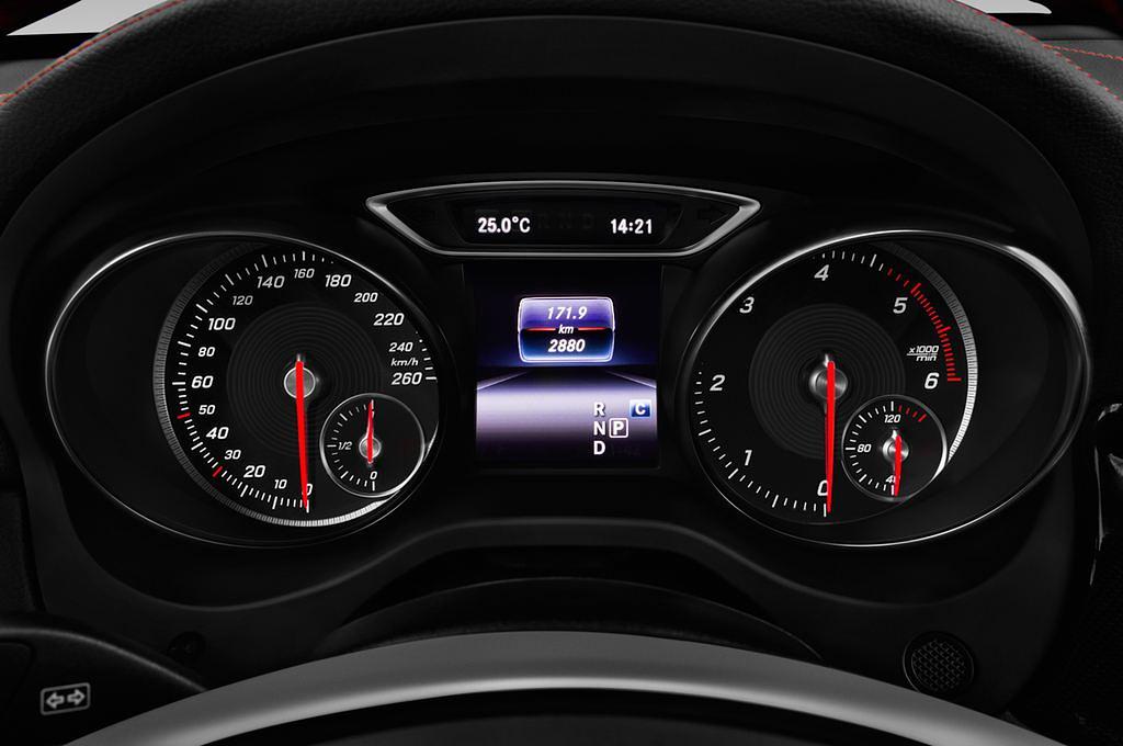 Mercedes GLA (Baujahr 2018) AMG 45 5 Türen Tacho und Fahrerinstrumente