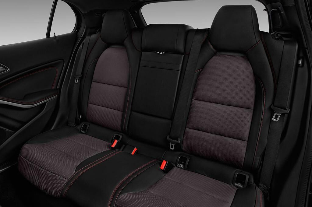 Mercedes GLA (Baujahr 2018) AMG 45 5 Türen Rücksitze