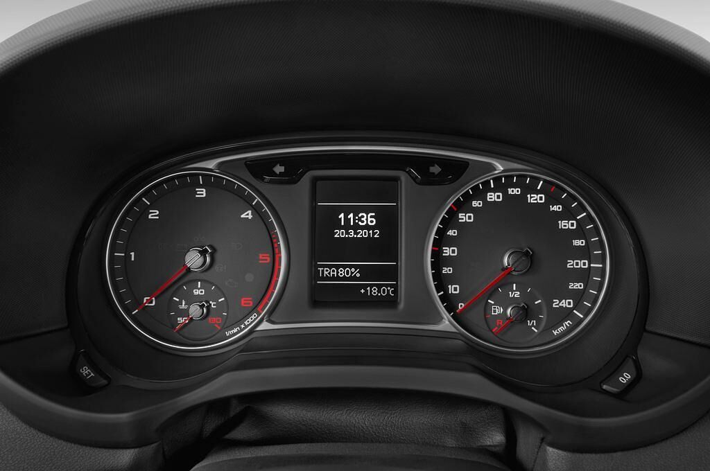Audi A1 Sportback (Baujahr 2012) Ambition 5 Türen Tacho und Fahrerinstrumente