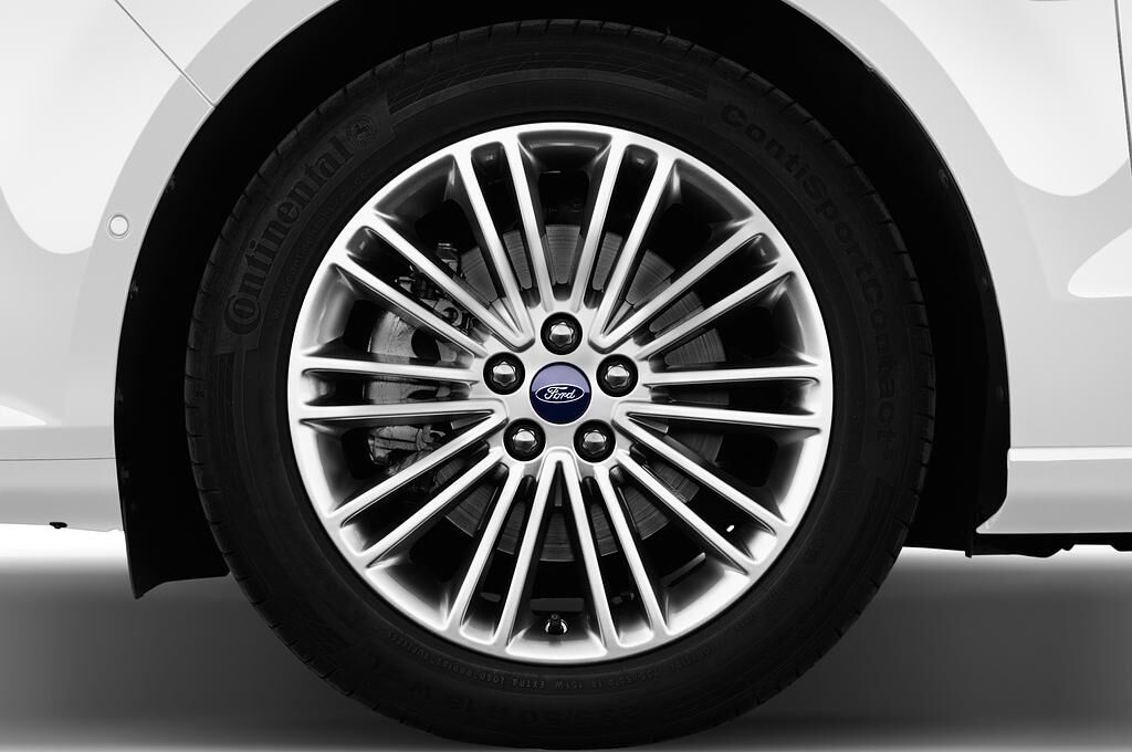 Ford S-Max Vignale (Baujahr 2018) - 5 Türen Reifen und Felge