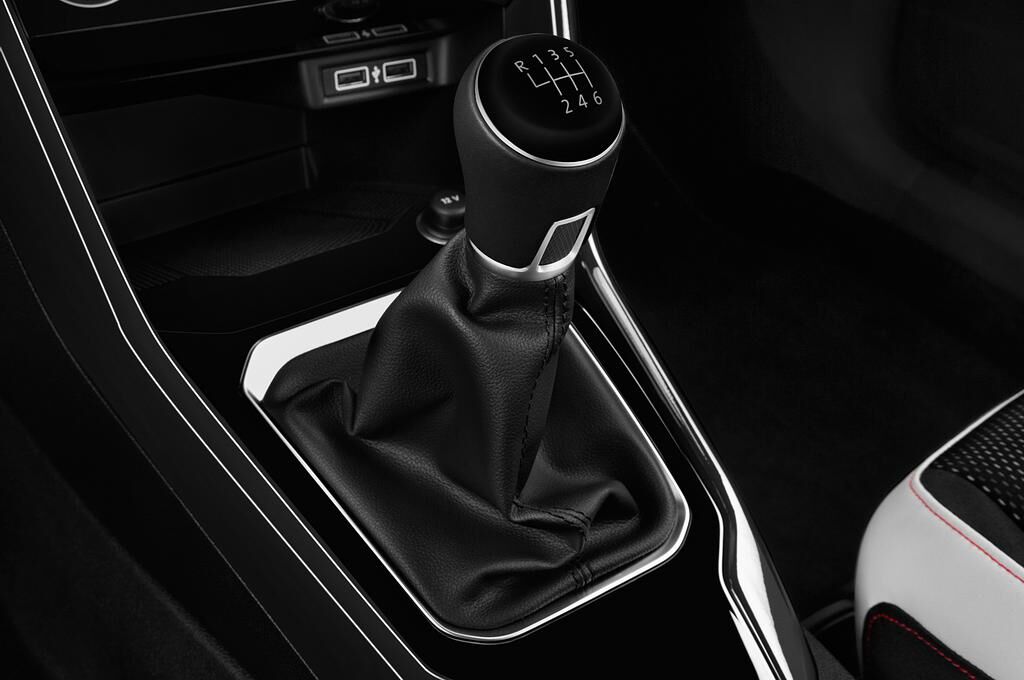 Volkswagen T-Roc (Baujahr 2018) Sport 5 Türen Schalthebel