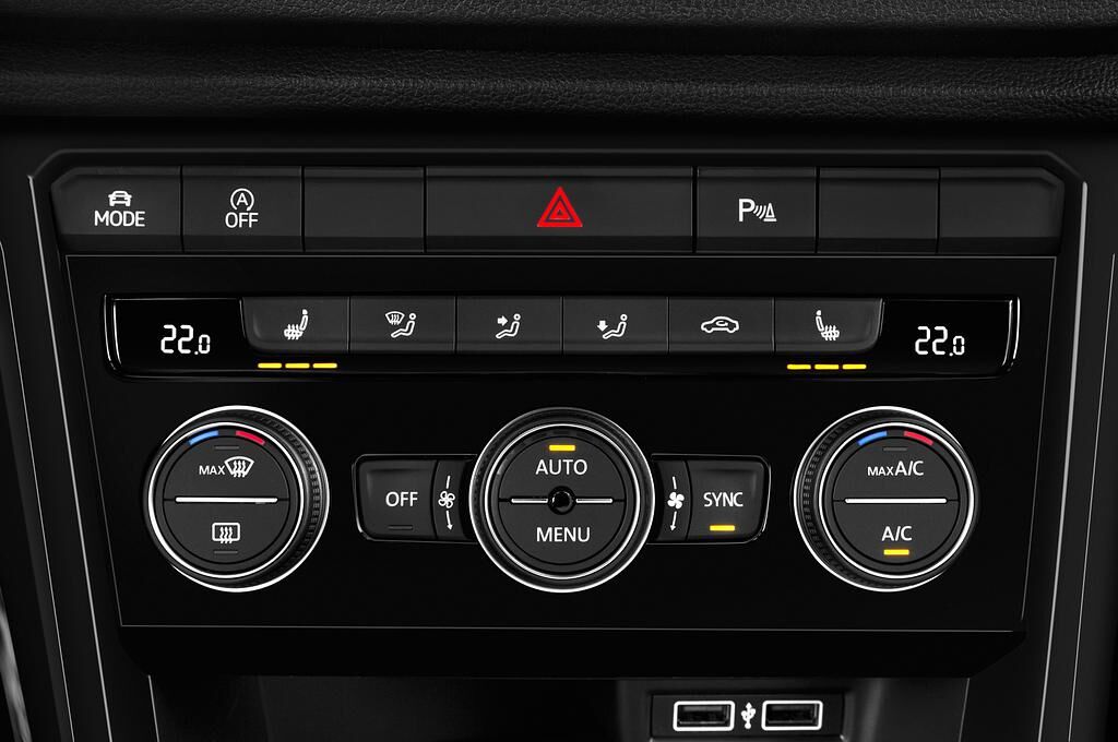 Volkswagen T-Roc (Baujahr 2018) Sport 5 Türen Temperatur und Klimaanlage