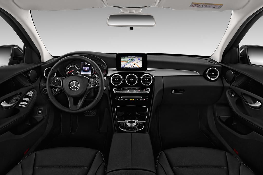 Mercedes C Class T-Modell (Baujahr 2018) Avantgarde 5 Türen Cockpit und Innenraum