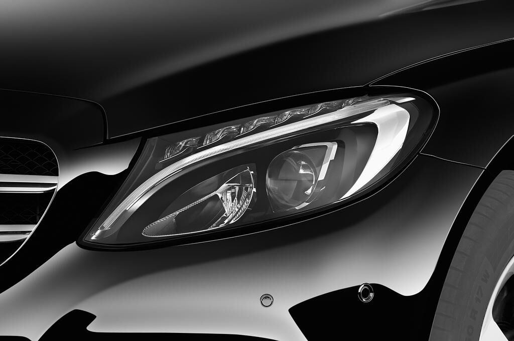 Mercedes C Class T-Modell (Baujahr 2018) Avantgarde 5 Türen Scheinwerfer