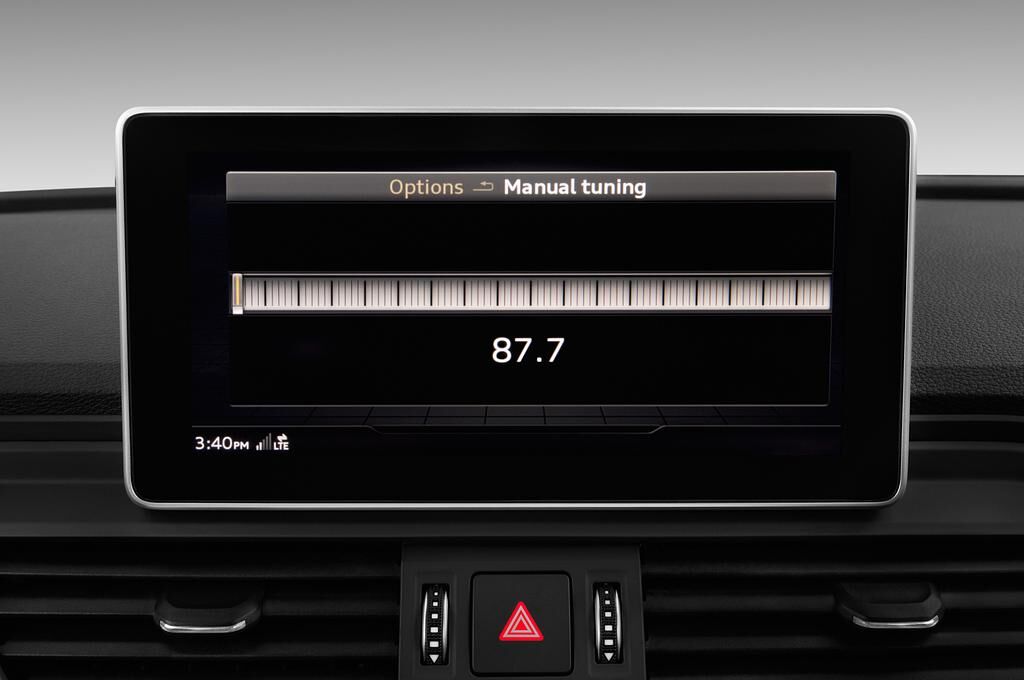 Audi Q5 (Baujahr 2018) Design 5 Türen Radio und Infotainmentsystem