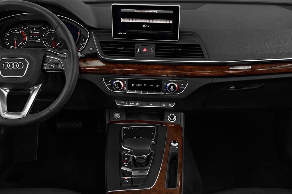 Audi Q5 (Baujahr 2018) Design 5 Türen Mittelkonsole