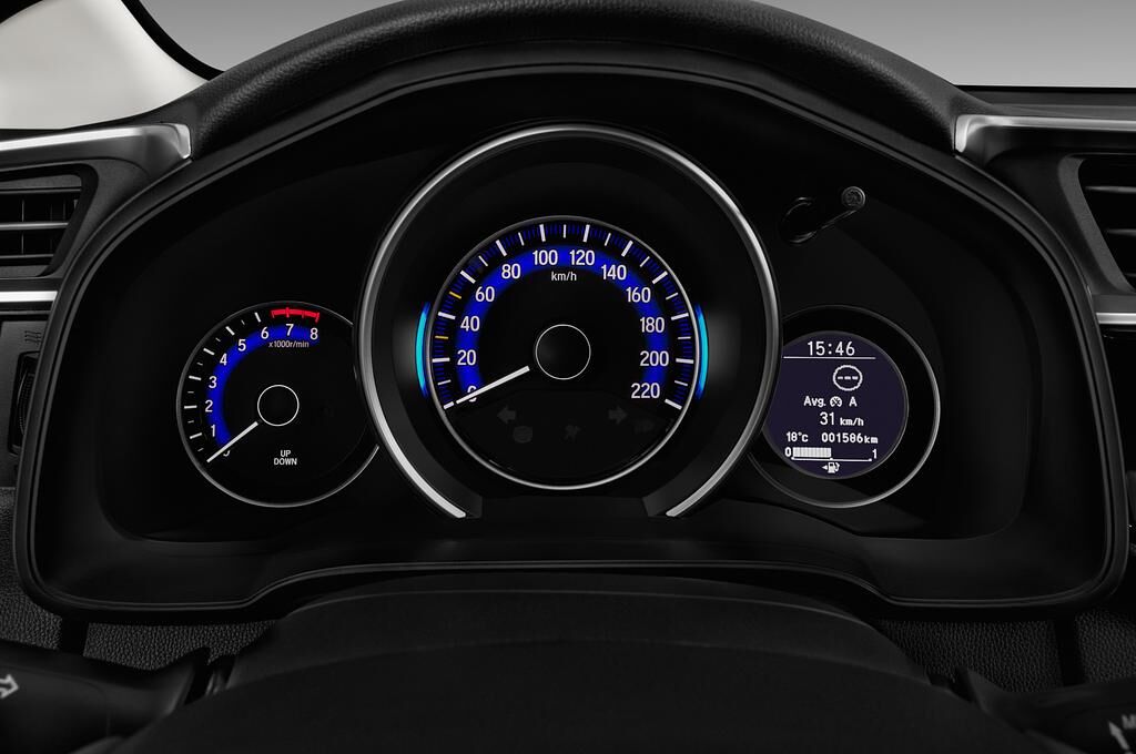 Honda Jazz (Baujahr 2018) Elegance 5 Türen Tacho und Fahrerinstrumente