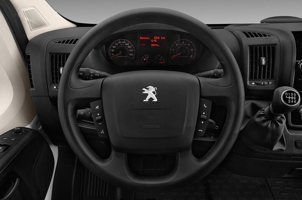 Peugeot Boxer (Baujahr 2018) Active 4 Türen Lenkrad