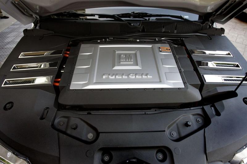 Die Brennstoffzelle befindet sich im Motorraum des Chevrolet Equinox Fuel Cell