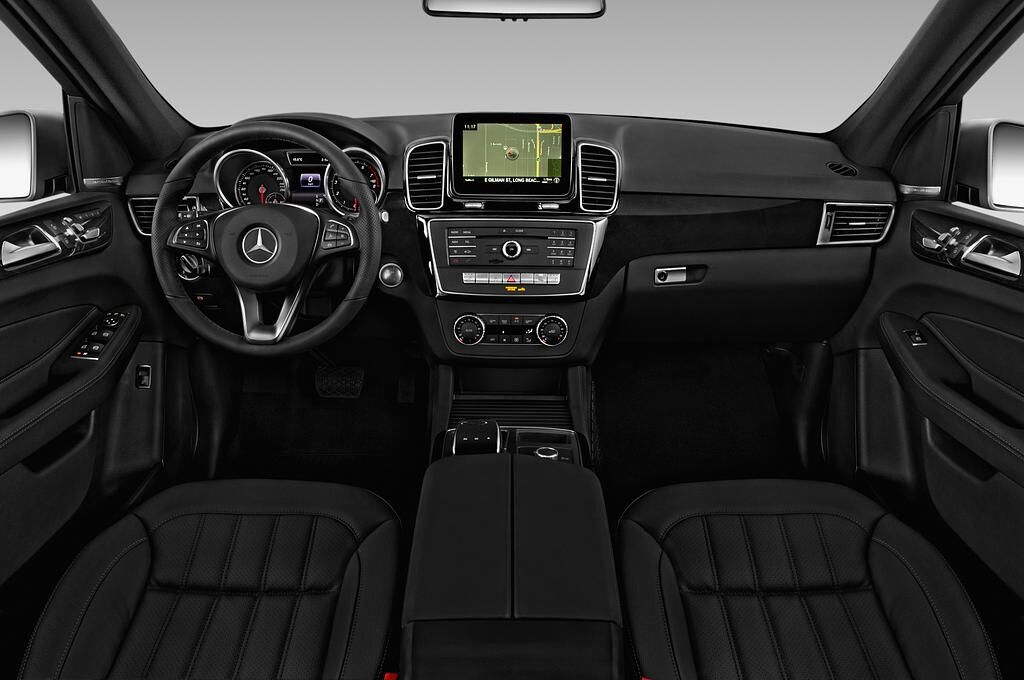 Mercedes GLE (Baujahr 2018) - 5 Türen Cockpit und Innenraum