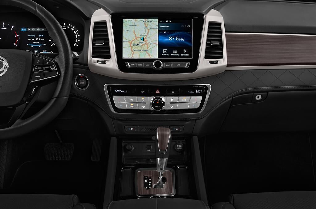 Ssangyong Rexton (Baujahr 2018) Sapphire 5 Türen Mittelkonsole